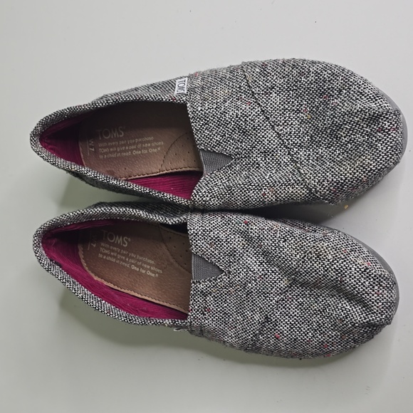 Toms Classic Silver Karsen Slip On Flats with Textured Fabric 7W - Picture 4 of 11